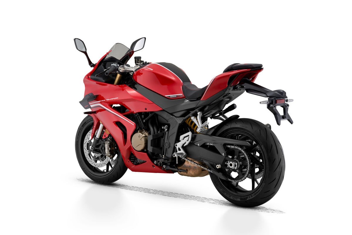 SRK800RR: QJ Motor entra nel mercato delle sportive